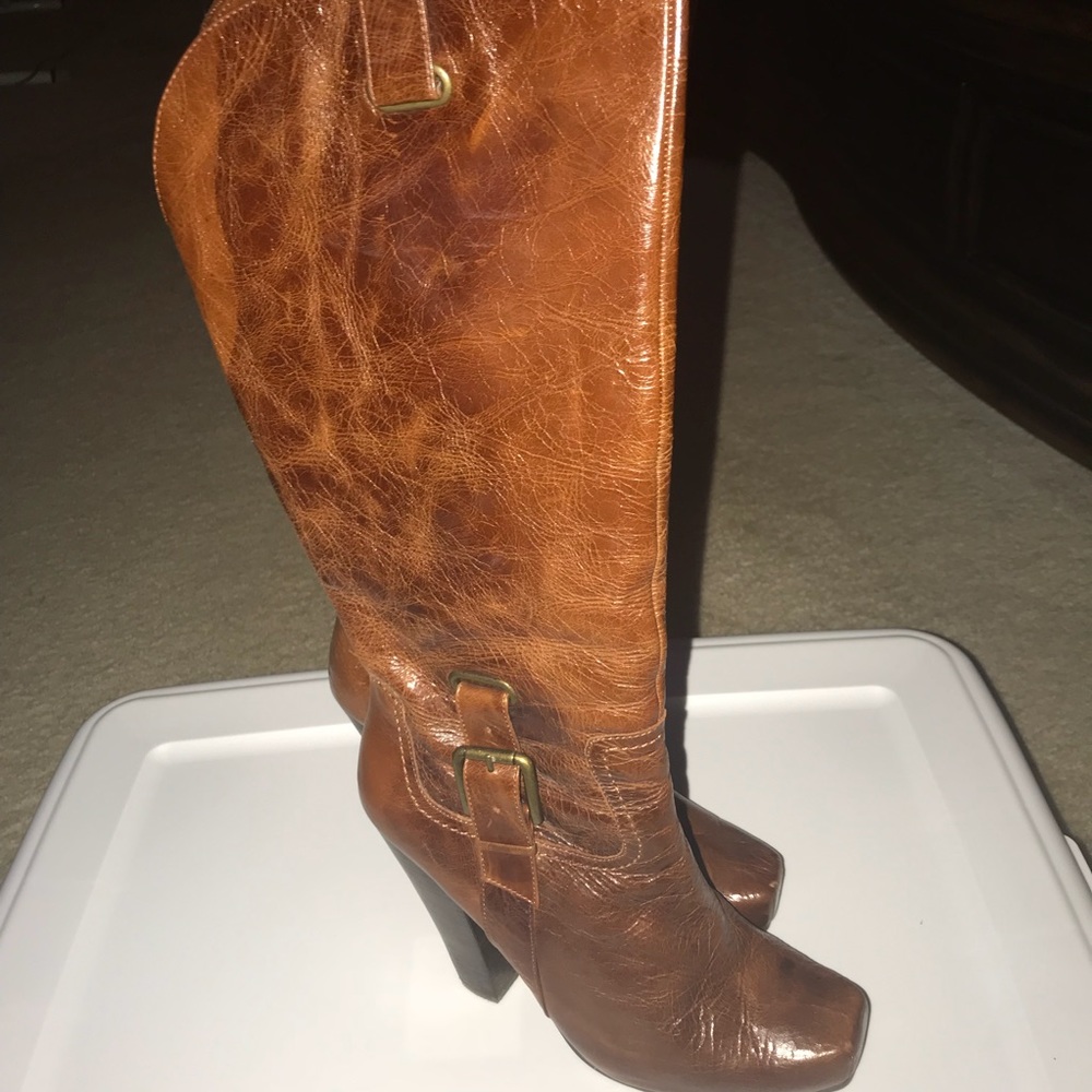 Stylish high boots!!!