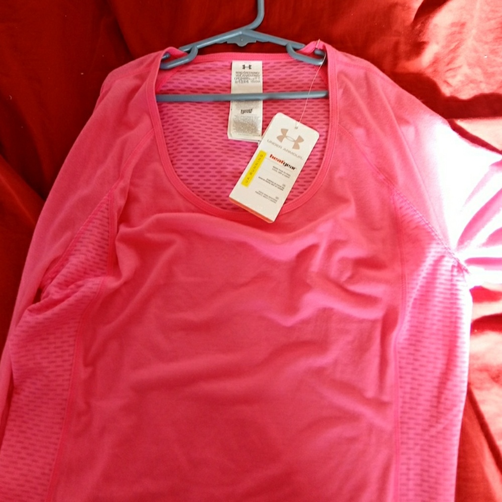 Fitted UA shirt