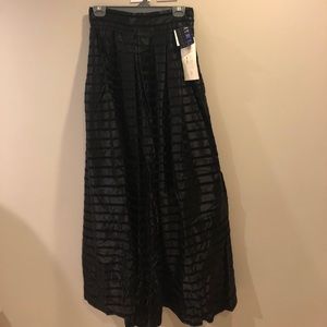 New Ever Beauty Black Full Skirt Sz 8