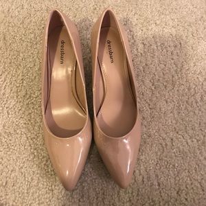 NWT tan dress barn heels size 8.5