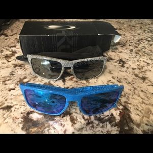 Oakley sunglasses2 pair