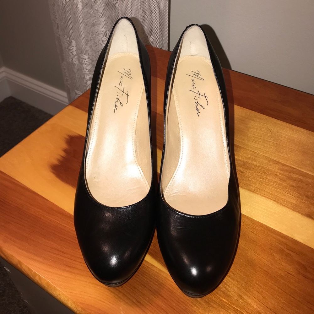 Marc Fisher Leather Pumps!