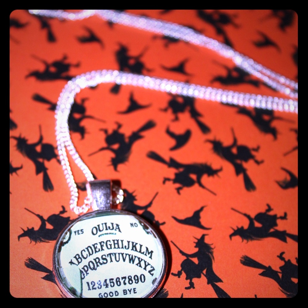 Ouija necklace - Horror 💀