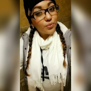 Meet your Posher, Cinthia