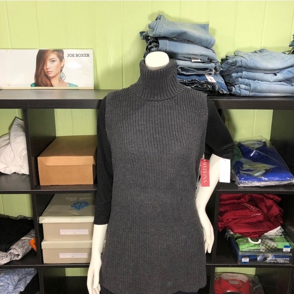 Sleeveless Turtleneck Sweater - Picture 2 of 2
