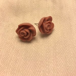Rosette stud earrings