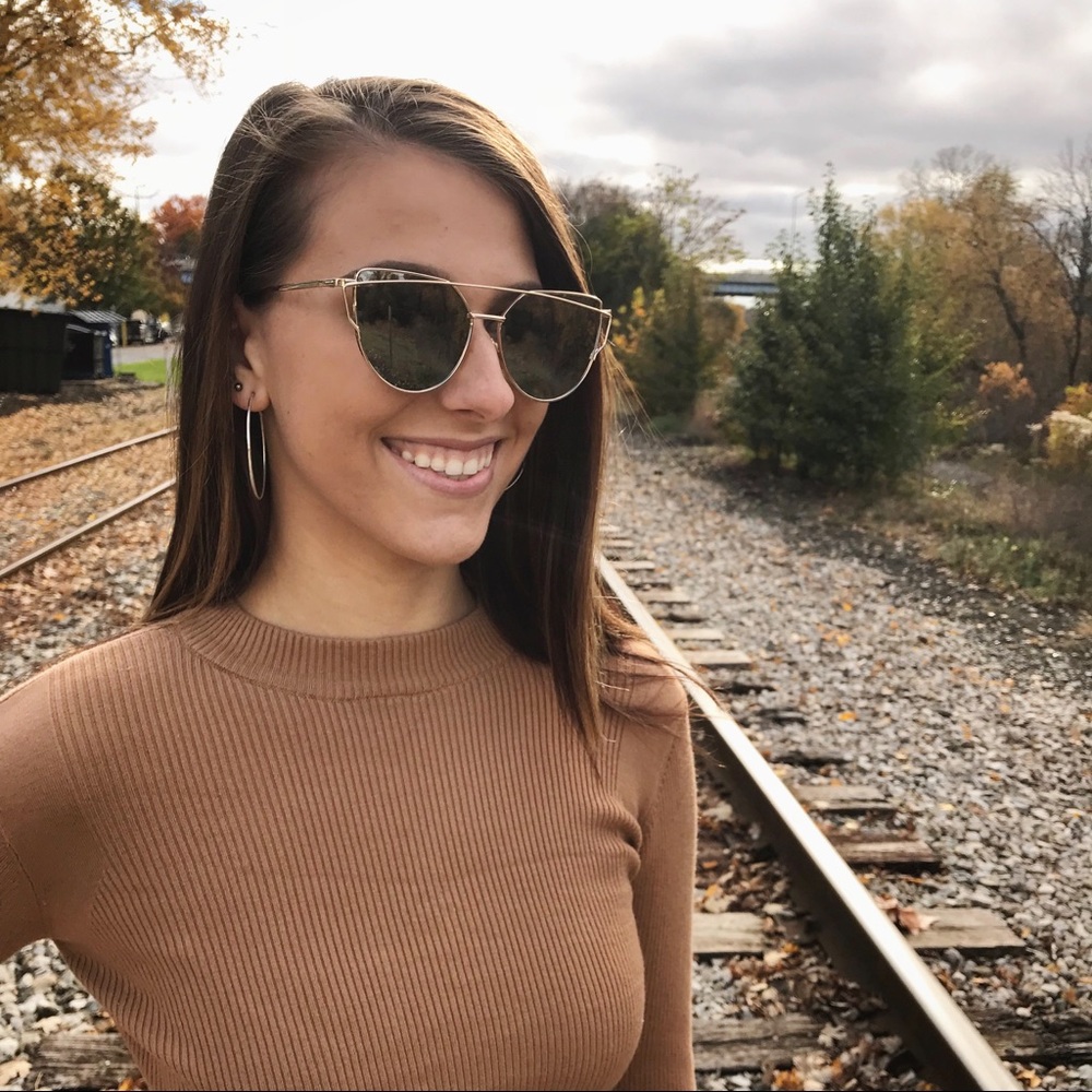☀️ Gold Reflective Sunglasses - Picture 4 of 4