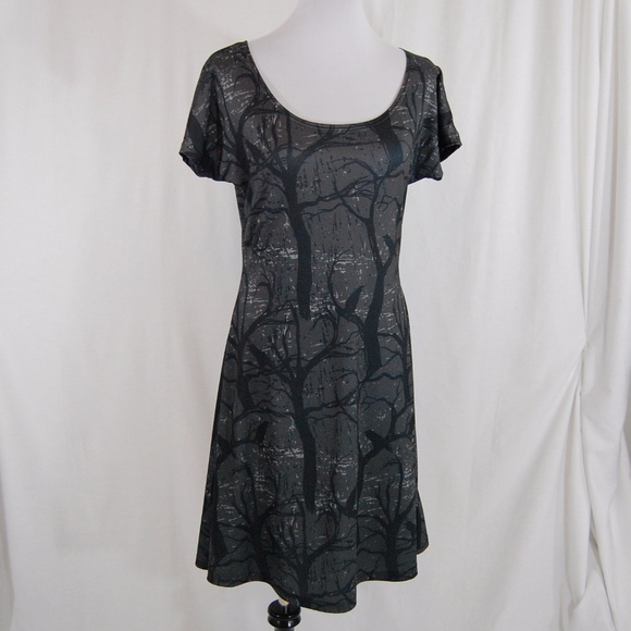 Dresses & Skirts - NWOT: Stretchy Bird / Raven Skater Dress