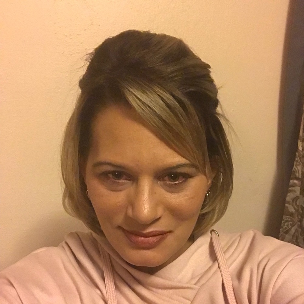 Meet your Posher, Kayla