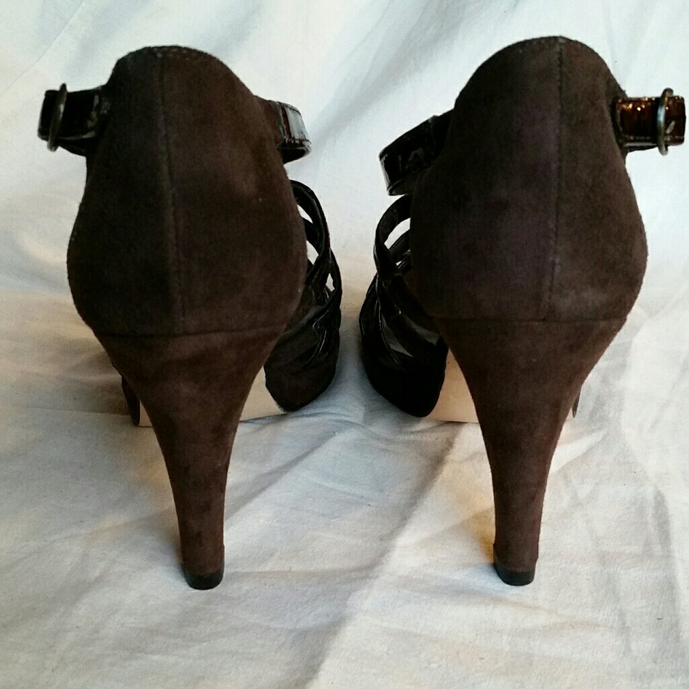 NWOT Vaneli Dark Chocolate Brown Suede Snake Print - Picture 3 of 6