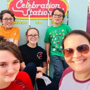 Meet your Posher, Dina