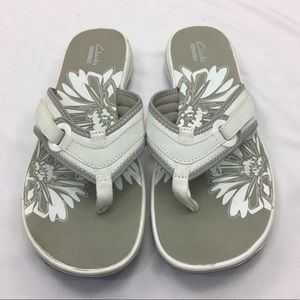 Clarks Hawaiian Flip Flops