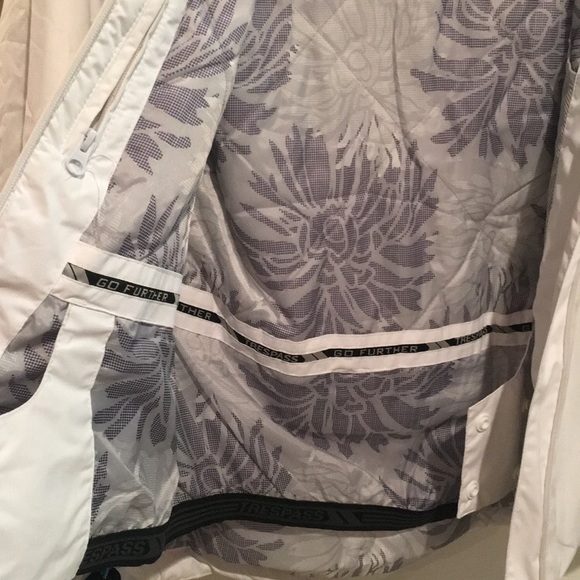 Ski Jacket - Picture 4 of 4