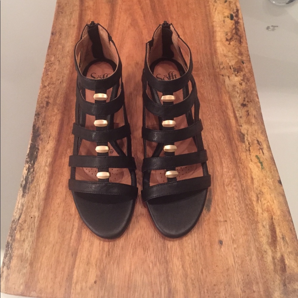 Sofft Black Leather Gladiator Sandals