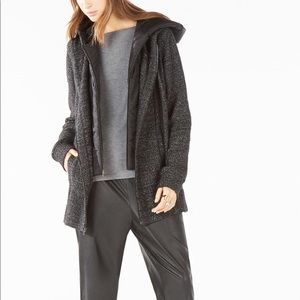 BCBG Nathyn Puffer Hooded Jacket Black/white combo
