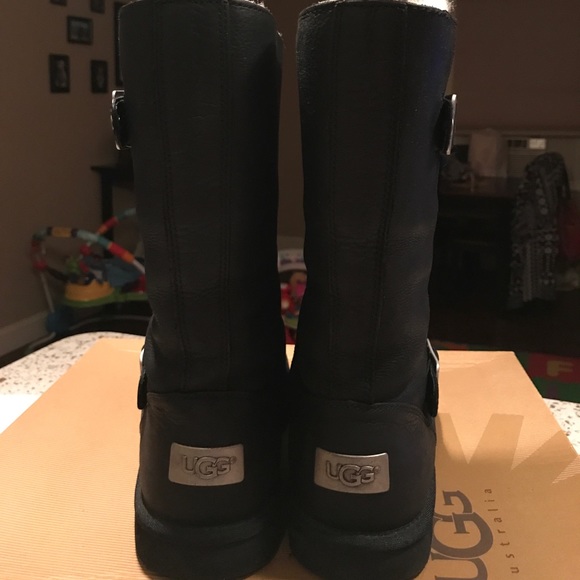 Black leather Ugg boots - Picture 3 of 6