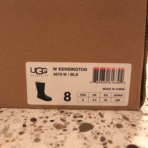 Black leather Ugg boots - Picture 5 of 6
