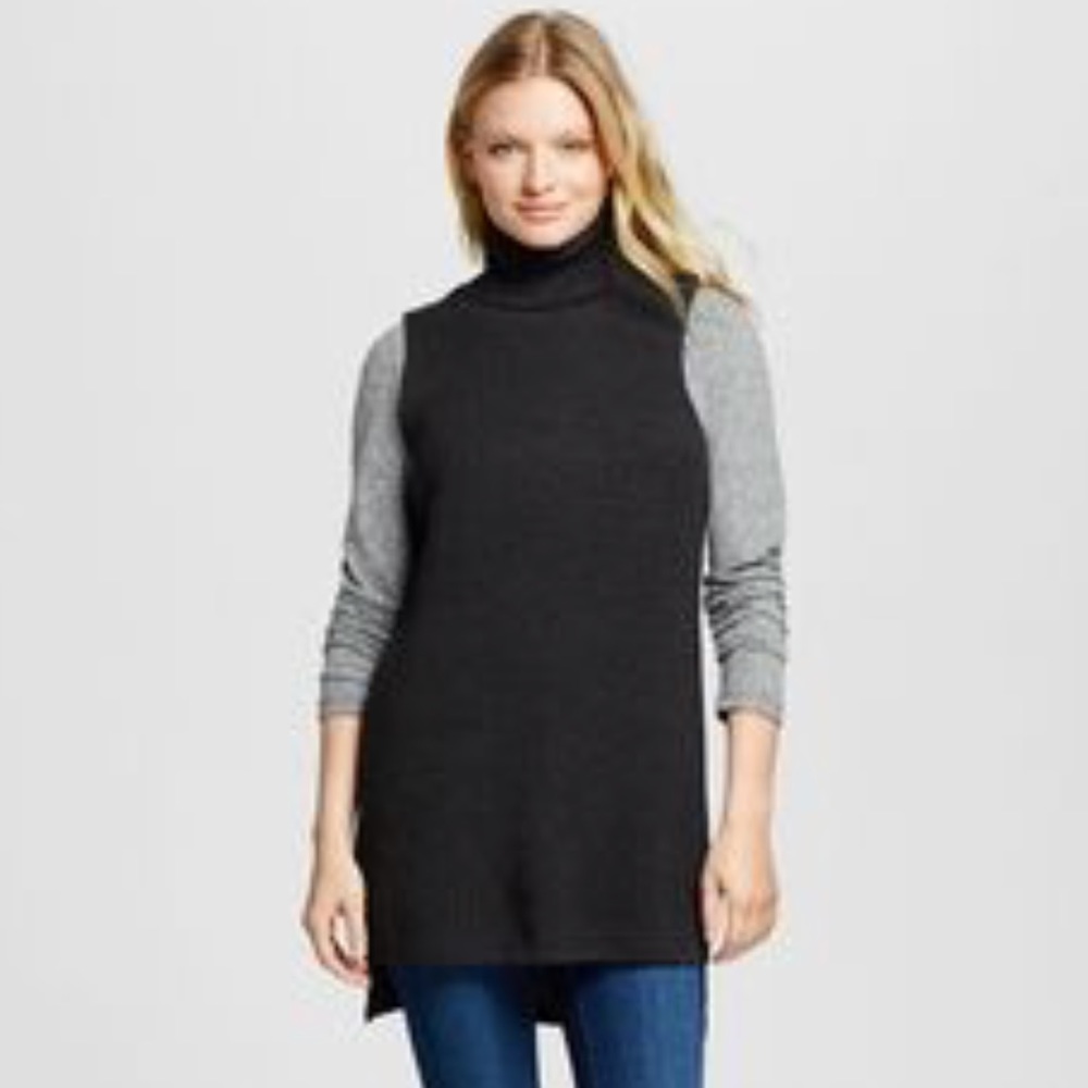 Sleeveless Turtleneck Sweater