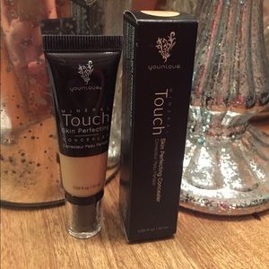 Younique Mineral Touch Skin Perfecting Concealer