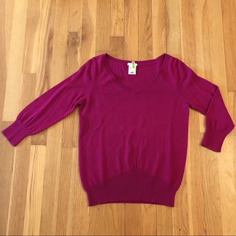 Old Navy maroon v-neck light wool sweater