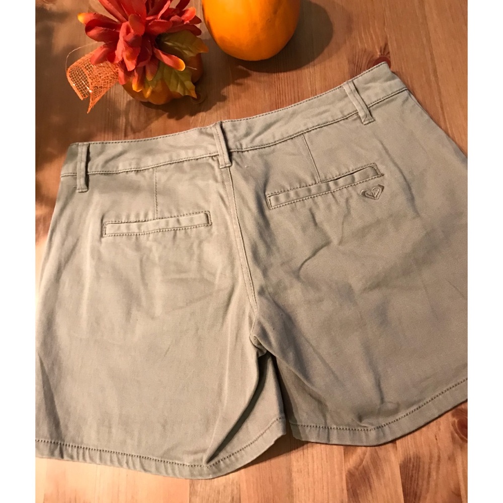 Beige Roxy Shorts (NWOT)