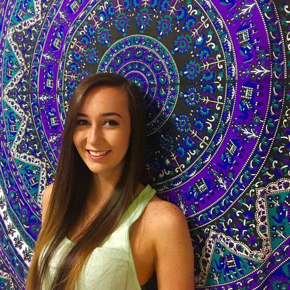 Meet your Posher, Emily - Picture 1 of 1