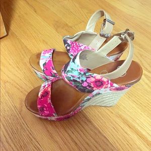 Jessica Simpson wedges