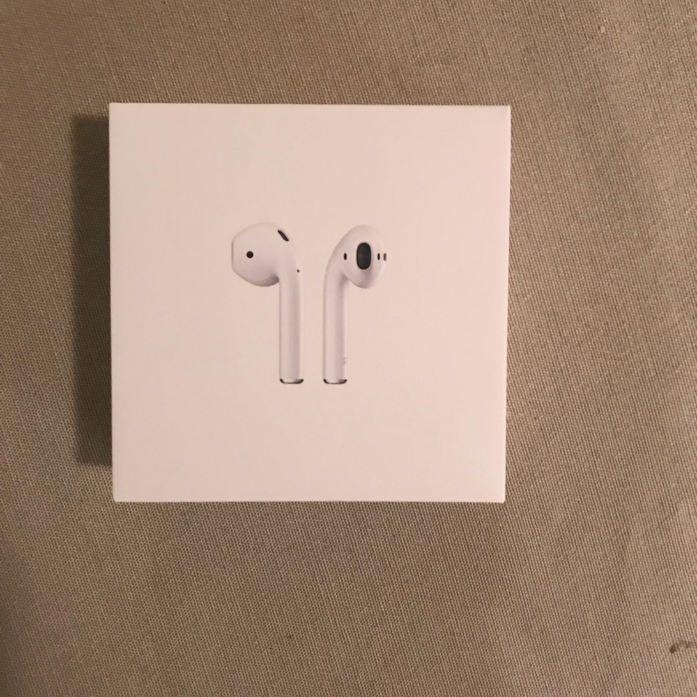 Apple EarPods.