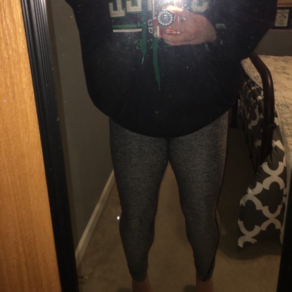 Victoria’s Secret PINK leggings.