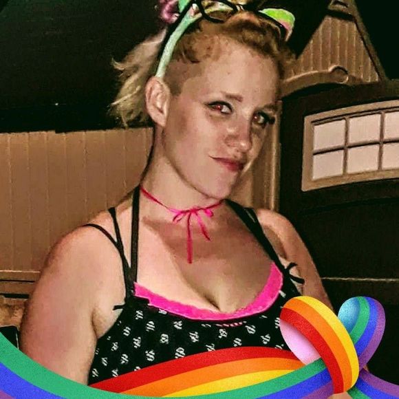 Meet your Posher, Tori - Picture 1 of 1