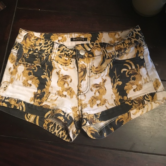Gold black and white Printed shorts - Picture 4 of 8