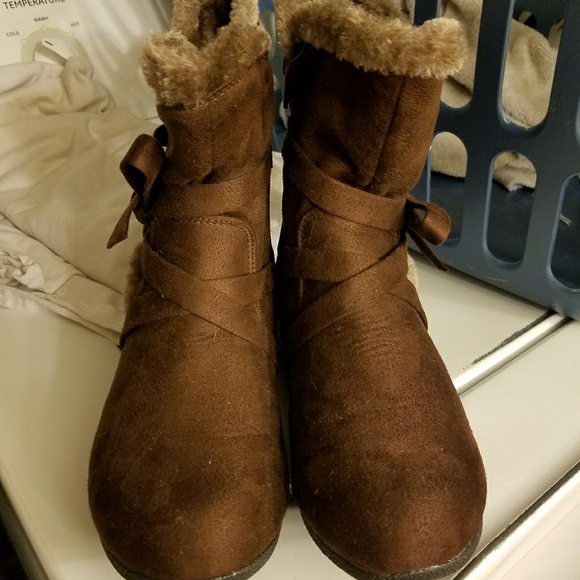 Brown Winter Booties with Bow - Picture 2 of 4