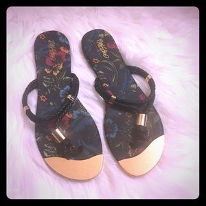 Floral Sandles with gold plated tips