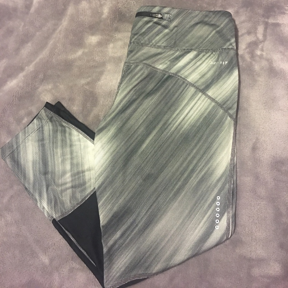 Nike Dri-Fit Mid-Rise Capris Leggings