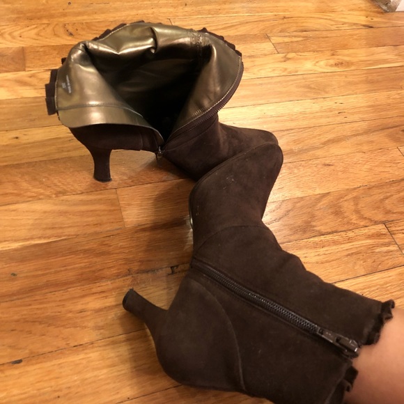 Brown suede boots - Picture 3 of 5