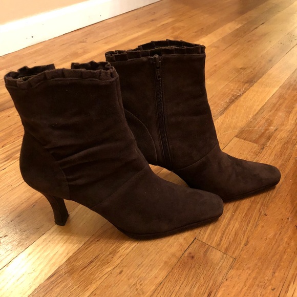 Brown suede boots - Picture 4 of 5