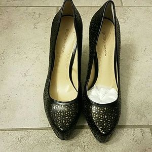 Black and Gold BCBGENERATION  PL-PADGETT  PUMPS