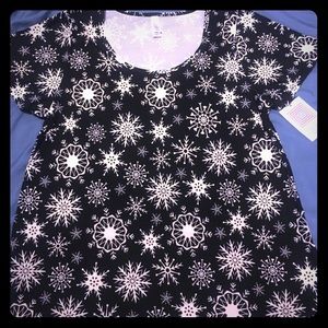 2017 Holiday Lularoe Classic Tee Large