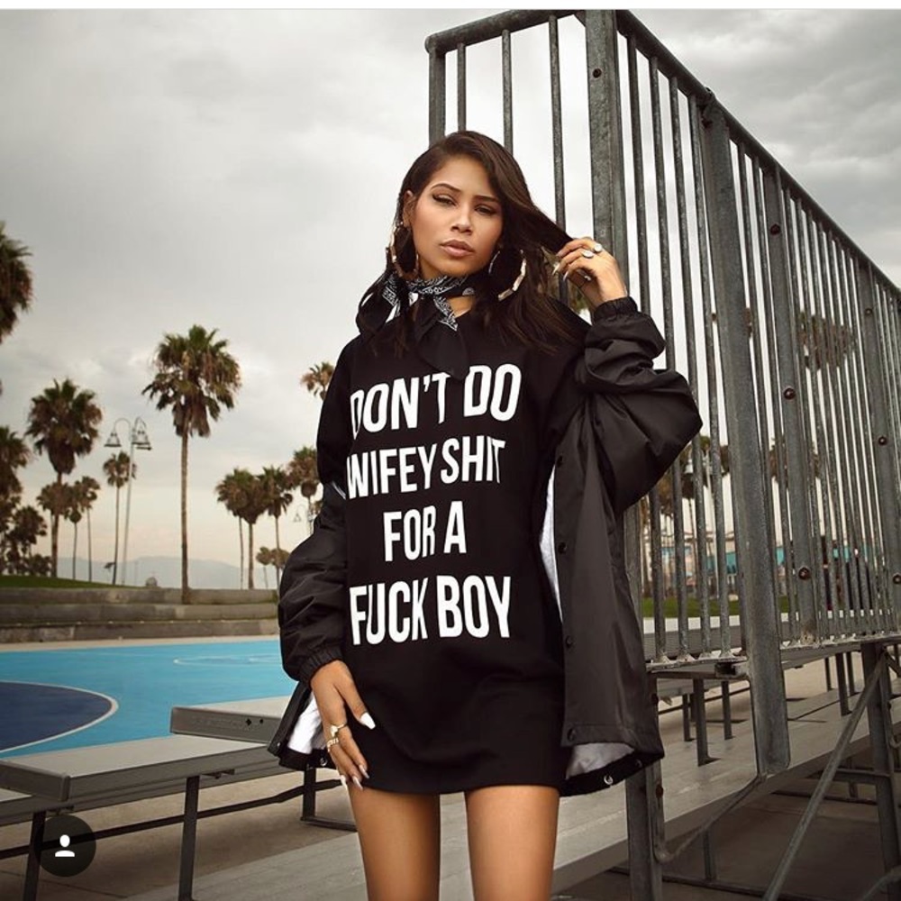 GRAPHIC TEE  "DONT DO WIFEY SHIT FOR A FUCK BOY"