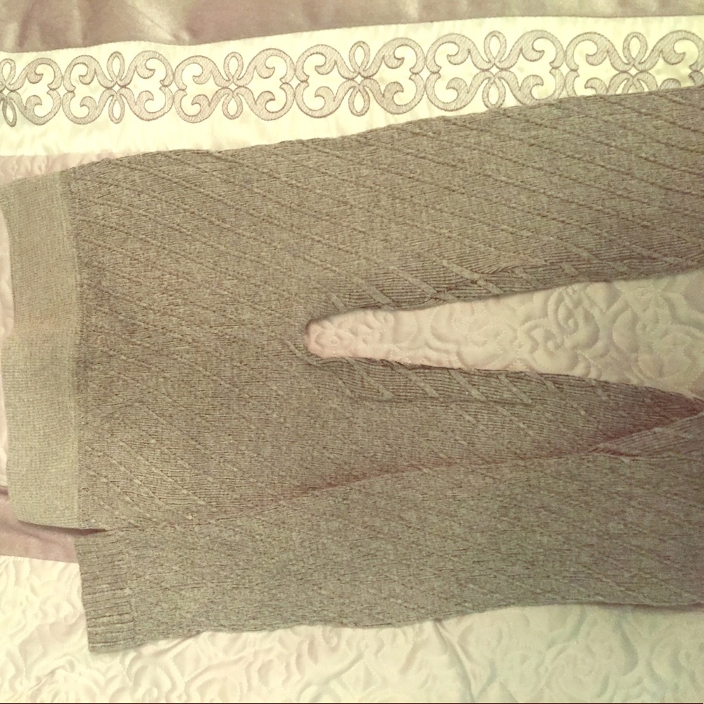 Knitted gray leggings