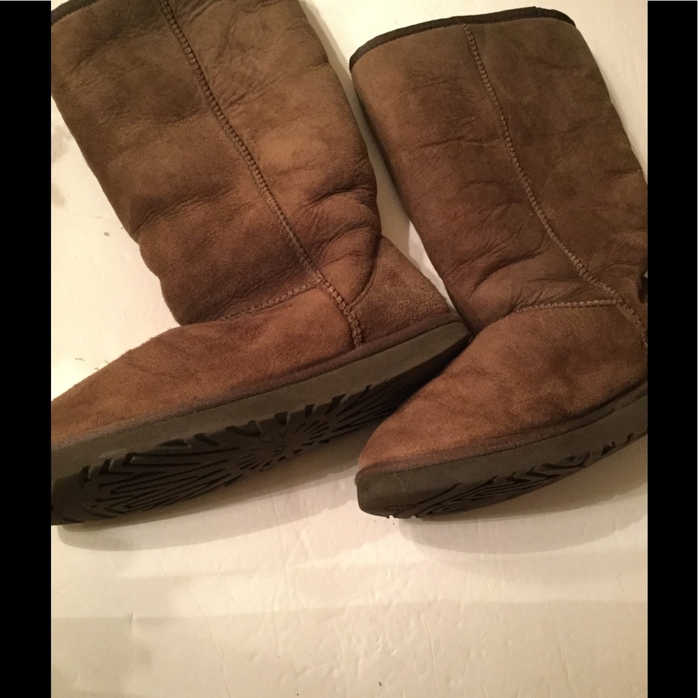 Uggs - image 1