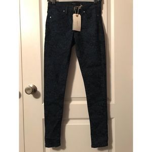 NWT Francesca’s Harper Flower-Print Skinny Jeans