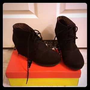 NIB lace up wedge bootie