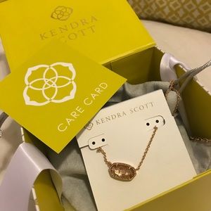Kendra Scott necklace