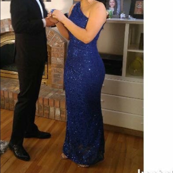 Black Sparkly Prom dress - Picture 3 of 3