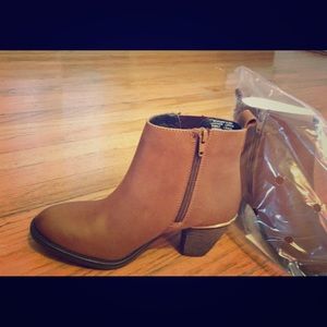 Steve Madden Whendy Cognac Booties