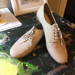 NWOT. Shiny, brand new flats!