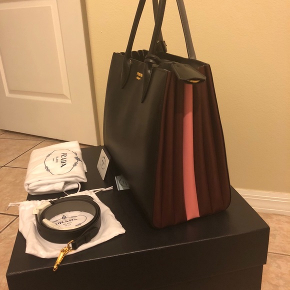 Prada Bibliothèque Bag FW 17 - Picture 5 of 8