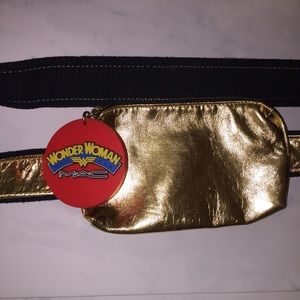 wonder woman MAC fanny pack ❤️💙