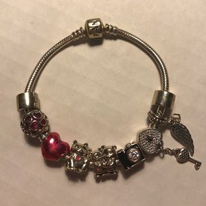 Pandora bracelet with 7 charms included